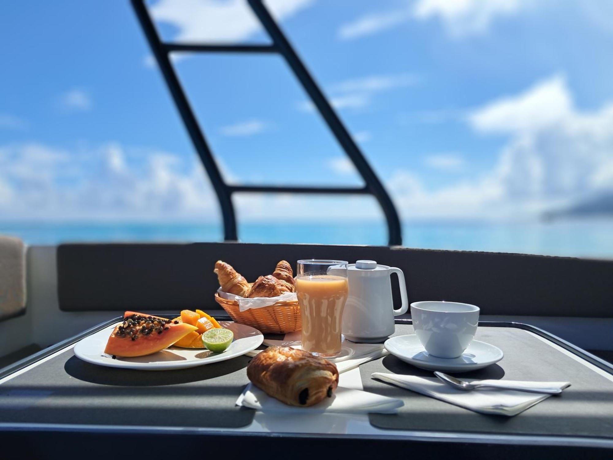 Moorea Island Beach Hotel Экстерьер фото
